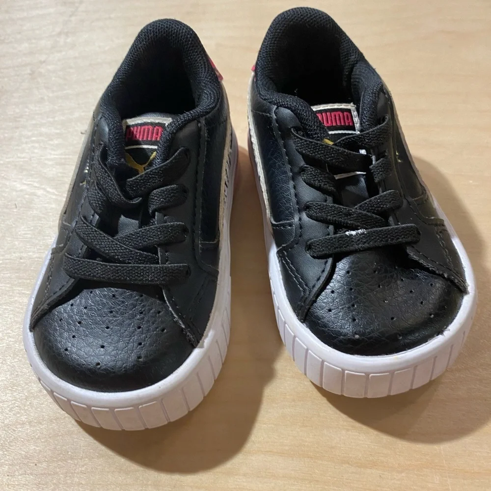 Puma Infant Sneakers size 5C (JY)